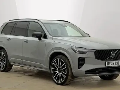 Usado Volvo XC90 Ultra 250 HP (183 kW) 2025 Cinzento SUV