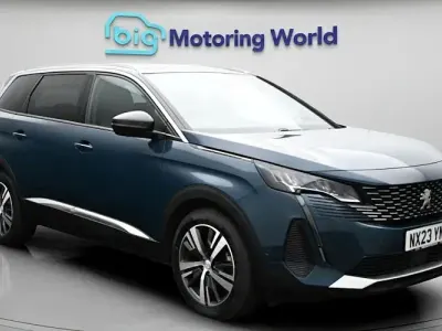 Usado Peugeot 5008 Active+ 131 HP (96 kW) 2023 Azul SUV