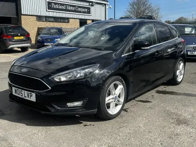 Begagnad Ford Focus Zetec 120 HK (88 kW) 2015 Svart Halvkombi