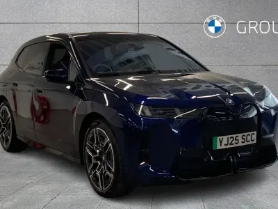 Usado BMW iX M Sport 400 kW (544 CV) 2025 Azul SUV