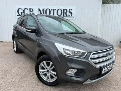 Usado Ford Kuga Zetec 2019 Gris SUV