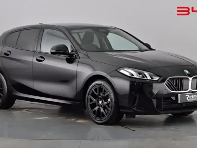 Begagnad BMW 120 Sport Line 170 HK (125 kW) 2025 Svart Halvkombi