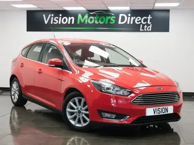 Used Ford Focus Titanium 125 HP (91 kW) 2015 Red Hatchback