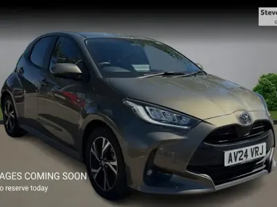 Begagnad Toyota Yaris Hybrid Design 116 HK (85 kW) 2026 Halvkombi