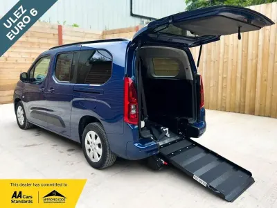 Used Vauxhall Combo 130 HP (95 kW) 2024 Blue MPV