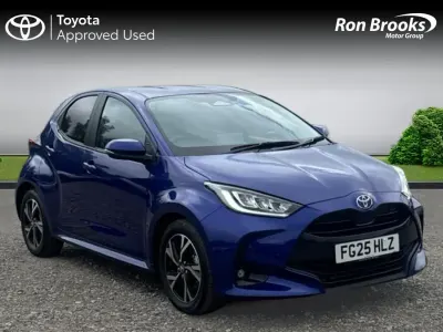 Used Toyota Yaris Hybrid Design 2025 Blue Hatchback