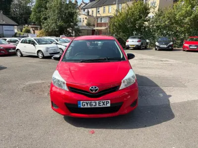 Used Toyota Yaris Active 69 HP (50 kW) 2014 Red Hatchback