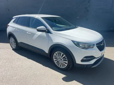 Used Vauxhall Grandland X 130 HP (95 kW) 2019 White SUV