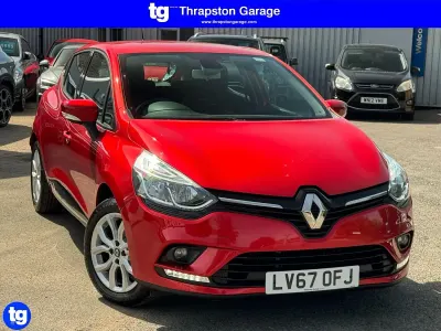 Used Renault Clio IV Dynamique 2017 Red Hatchback