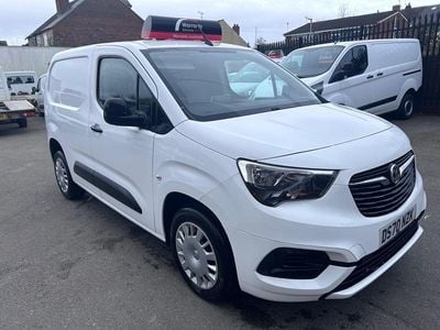 Second-hand Vauxhall Combo Sportive 100 CP (73 kW) 2020 Alb Monovolum