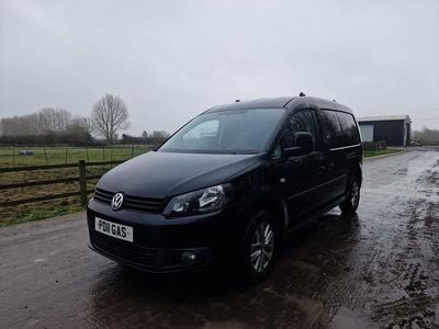 Used VW Caddy Maxi Highline 102 HP (75 kW) 2015 Black MPV