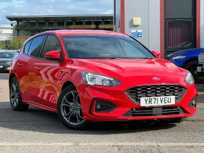 Used Ford Focus ST-Line 120 HP (88 kW) 2021 Red Hatchback