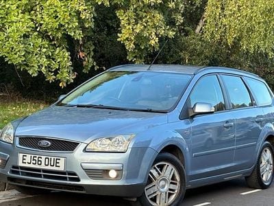 Blue Used 2006 Ford Focus Ghia Estate | £2,395 (Fair price)