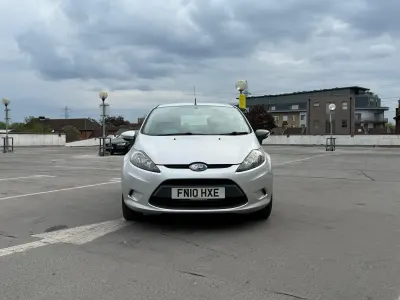 Begagnad Ford Fiesta 96 HK (70 kW) 2010 Silver Halvkombi