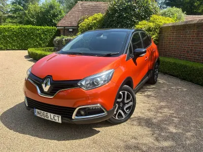 Used Renault Captur Dynamique 90 HP (66 kW) 2016 Orange/black SUV