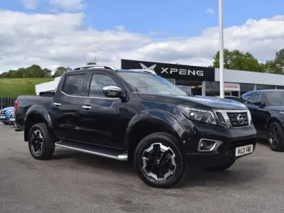 Używany Nissan Navara Tekna 190 KM (139 kW) 2021 Czarny Pickup