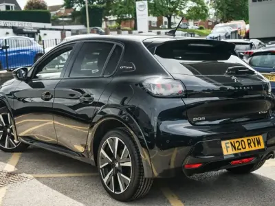 Używany Peugeot 208 GT-line 101 KM (74 kW) 2020 Czarny Hatchback