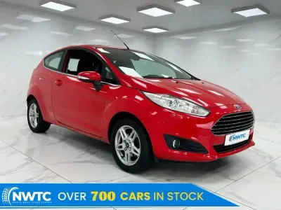 Begagnad Ford Fiesta Zetec 82 HK (60 kW) 2013 Röd Halvkombi