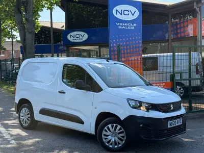 Begagnad Peugeot Partner 131 HK (96 kW) 2020 Vit Minibuss