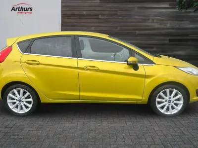 Used Ford Fiesta Titanium 125 HP (91 kW) 2017 Yellow Hatchback