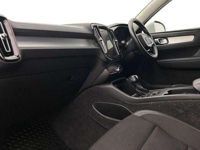 Used Volvo XC40 Momentum 150 HP (110 kW) 2018 White SUV