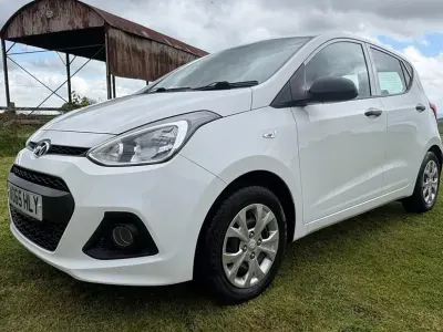 Gebraucht Hyundai i10 67 PS (49 kW) 2015 Weiß Kleinwagen