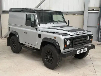 Used Land Rover Defender 122 HP (89 kW) 2015 Silver SUV