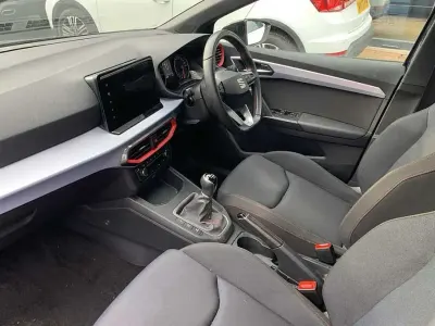 Usado Seat Ibiza FR 108 HP (79 kW) 2021 Cinzento Citadino