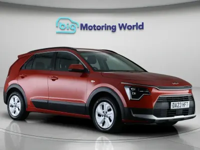 Begagnad Kia Niro 141 HK (103 kW) 2023 Orange SUV