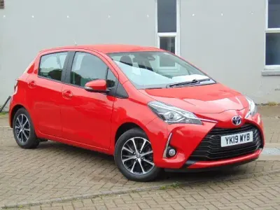 Used Toyota Yaris 107 HP (78 kW) 2019 Red Hatchback