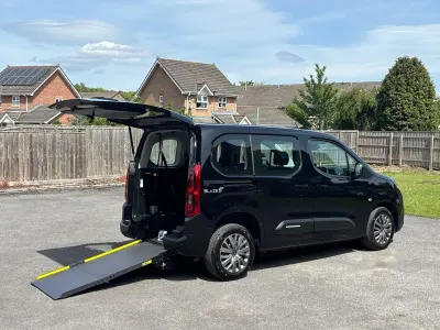 Nouă Citroën Berlingo 2025 Negru Monovolum