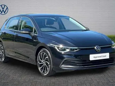 Begagnad VW Golf VII Style 150 HK (110 kW) 2021 Svart Halvkombi