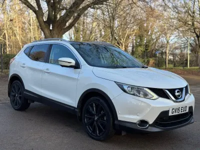 Używany Nissan Qashqai S 115 KM (84 kW) 2015 Biały SUV