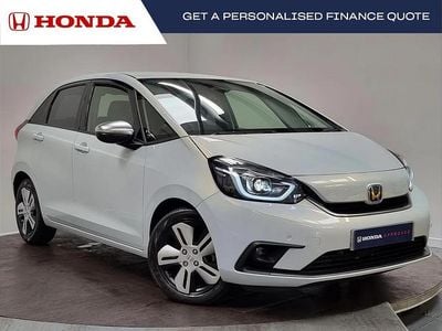 Begagnad Honda Jazz Hybrid 107 HK (78 kW) 2022 Vit Halvkombi