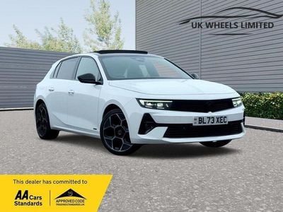 Used Vauxhall Astra Ultimate 130 HP (95 kW) 2023 White Hatchback