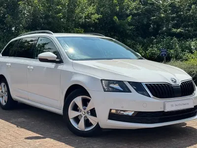 Used Skoda Octavia SE Technology 115 HP (84 kW) 2019 White Estate