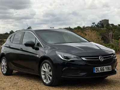 Used Vauxhall Astra Design Edition 105 HP (77 kW) 2016 Black Hatchback