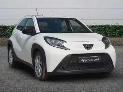 Used Toyota Aygo X PURE 72 HP (52 kW) 2024 White SUV