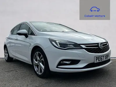 Used Vauxhall Astra SRi 150 HP (110 kW) 2017 White Hatchback