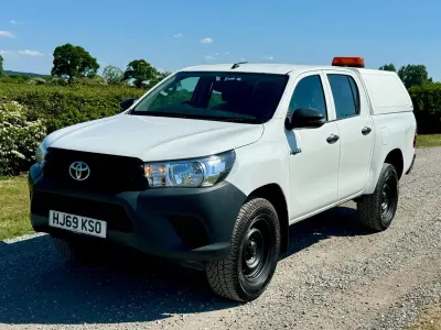 Used Toyota HiLux Active 150 HP (110 kW) 2019 White Pickup