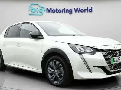 Used Peugeot e-208 Allure Premium 100 kW (136 HP) 2022 White Hatchback