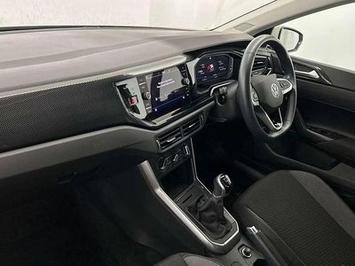 Usado VW Polo Life 95 HP (69 kW) 2022 Cinzento Citadino