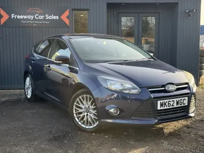 Usado Ford Focus Zetec 125 HP (91 kW) 2012 Azul Citadino