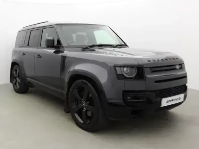 Usado Land Rover Defender HSE Dynamic 404 CV (297 kW) 2023 Gris SUV