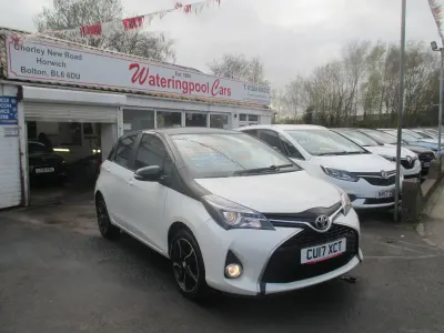 Used Toyota Yaris Design 99 HP (72 kW) 2017 White/black Hatchback
