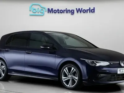 Second-hand VW Golf VIII R-line 150 CP (110 kW) 2023 Albastru Hatchback