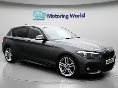 Begagnad BMW 120 M Sport 190 HK (139 kW) 2019 Grå Halvkombi