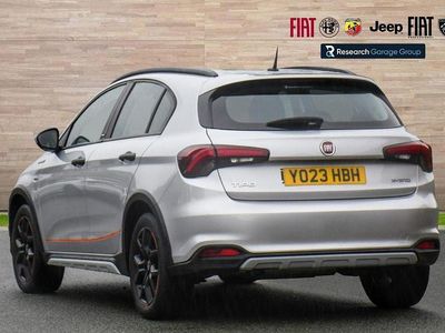 Begagnad Fiat Tipo Garmin 128 HK (94 kW) 2023 Grå Halvkombi