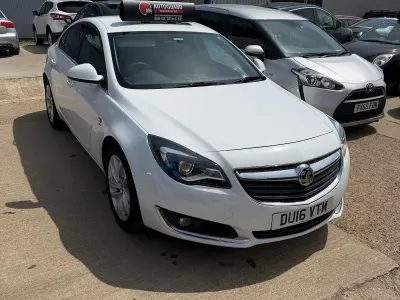 Used Vauxhall Insignia SRi 140 HP (102 kW) 2016 White Hatchback