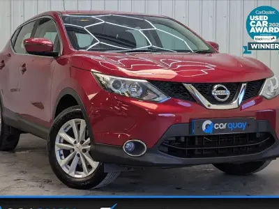 Używany Nissan Qashqai Acenta 110 KM (80 kW) 2017 Czerwony SUV